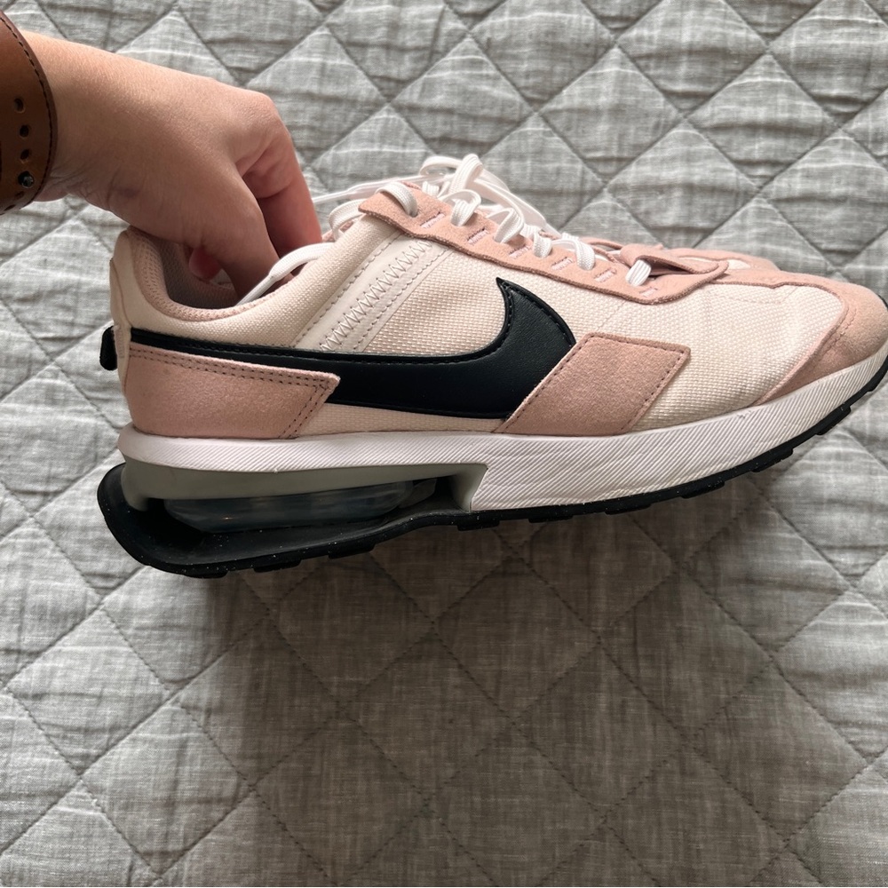 PINK NIKE SNEAKERS